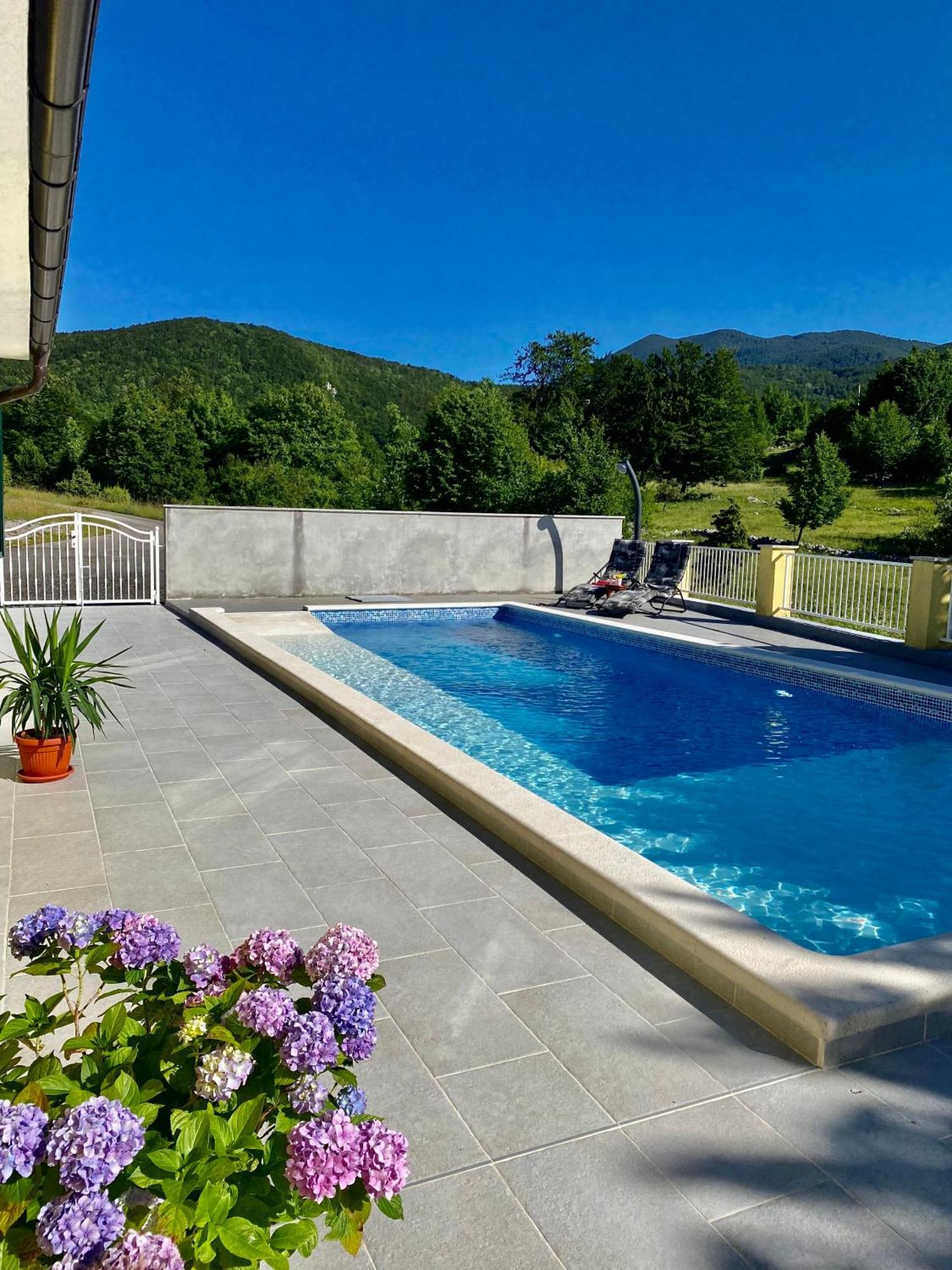 スヴェティ・ユライ Swimming Pool House Saulja- Adapted To The Disabledヴィラ エクステリア 写真
